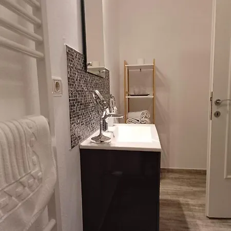 Neferprod - Is - Cam 02 Lägenhet *